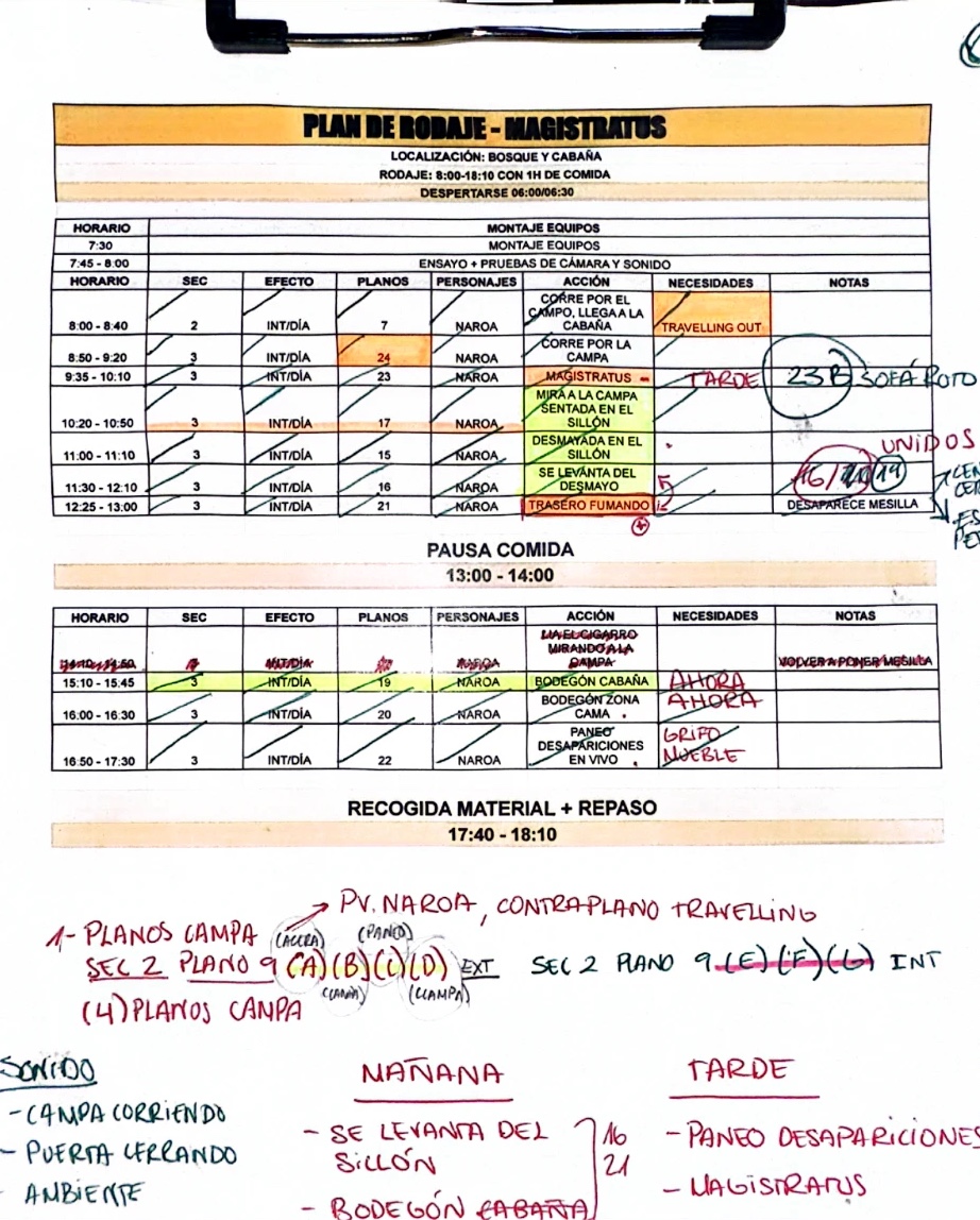 Plan de rodaje de Magistratus (cabecera naranja) con horarios, secuencias y anotaciones a mano