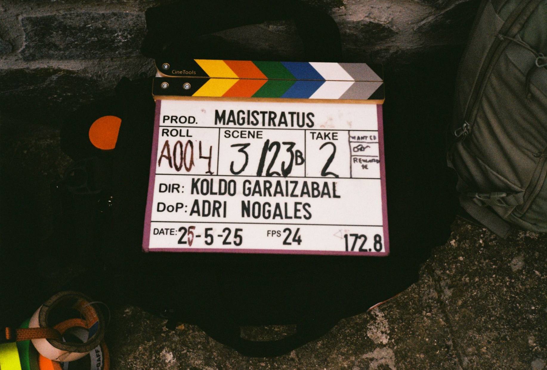 Claqueta de Magistratus en el suelo durante el rodaje